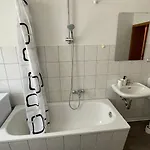 Apartament In Bei Leuna Mit Wlan & Terrasse