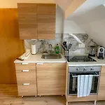 In Bei Leuna Mit Wlan & Terrasse 아파트 *