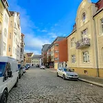 In Bei Leuna Mit Wlan & Terrasse *