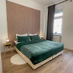 Apartament In Bei Leuna Mit Wlan & Terrasse *