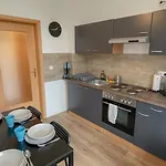 In Bei Leuna Mit Wlan & Terrasse Apartament Weißenfels