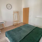 In Bei Leuna Mit Wlan & Terrasse