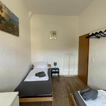 Apartment In Bei Leuna Mit Wlan & Terrasse