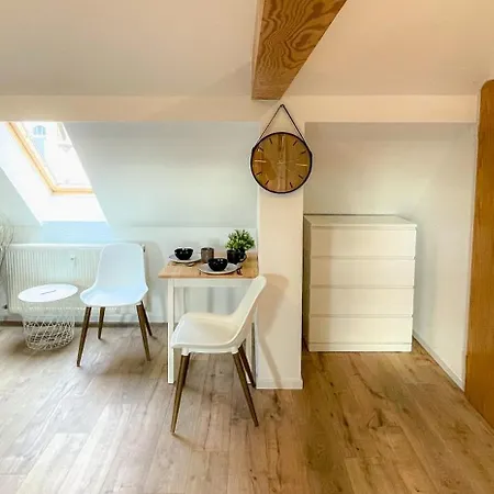 In Bei Leuna Mit Wlan & Terrasse Weißenfels