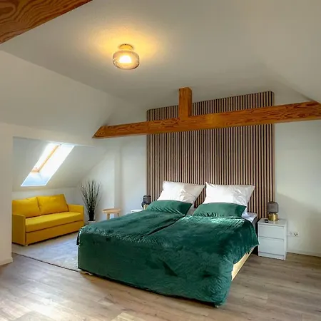 In Bei Leuna Mit Wlan & Terrasse *