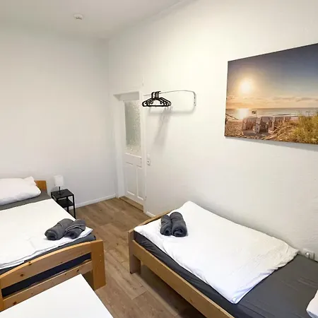 Apartment In Bei Leuna Mit Wlan & Terrasse *