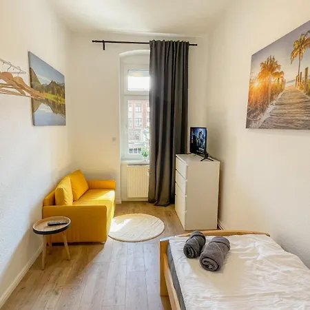 In Bei Leuna Mit Wlan & Terrasse