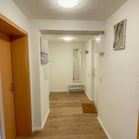 In Bei Leuna Mit Wlan & Terrasse Apartment *