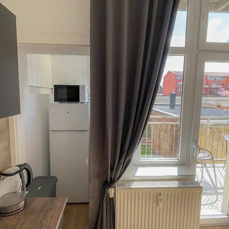 Apartment In Bei Leuna Mit Wlan & Terrasse *