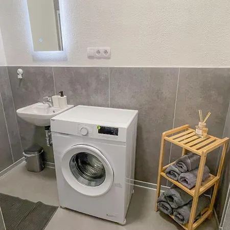 In Bei Leuna Mit Wlan & Terrasse * Weißenfels