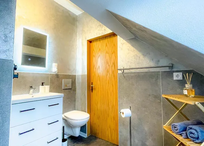 In Bei Leuna Mit Wlan & Terrasse Apartmán