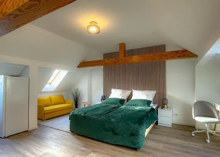 In Bei Leuna Mit Wlan & Terrasse *