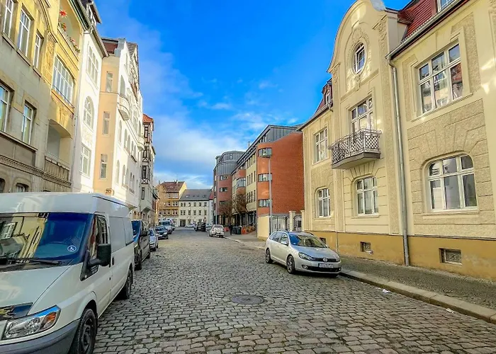 In Bei Leuna Mit Wlan & Terrasse *