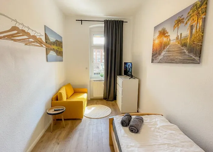 In Bei Leuna Mit Wlan & Terrasse